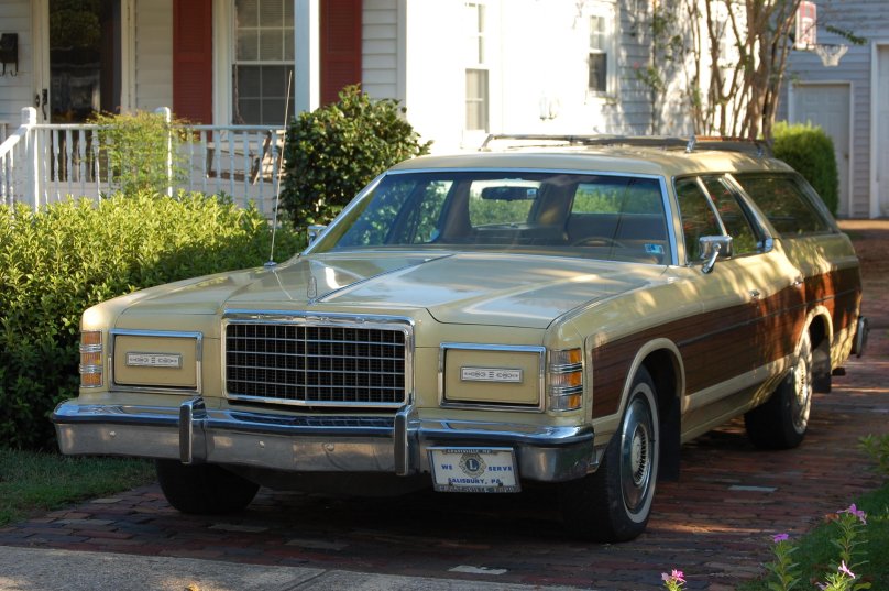Ford Ltd Country Squire