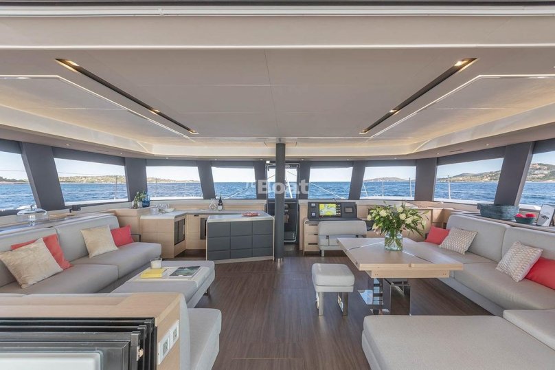 Isla 40 Fountaine Pajot интерьер