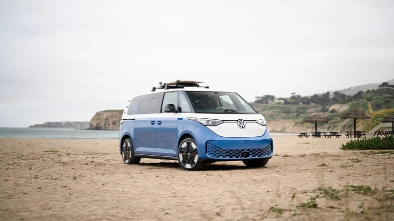 Минивэн на море