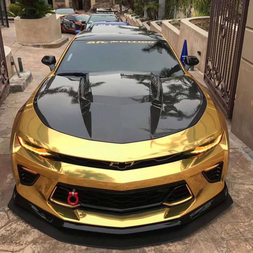 Chevrolet Camaro золотой