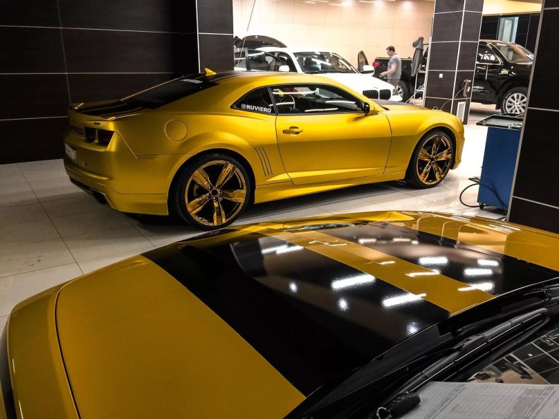 Шевроле Камаро золотистый