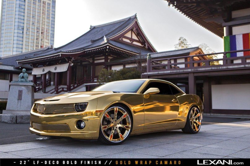 Chevrolet Camaro золотой