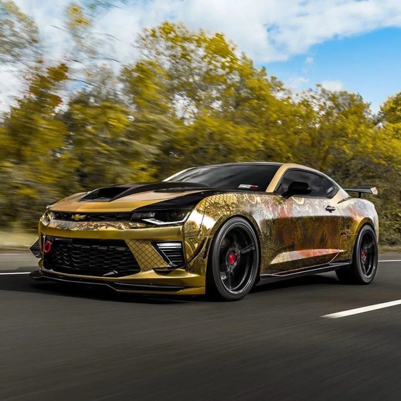 Chevrolet Camaro золотой