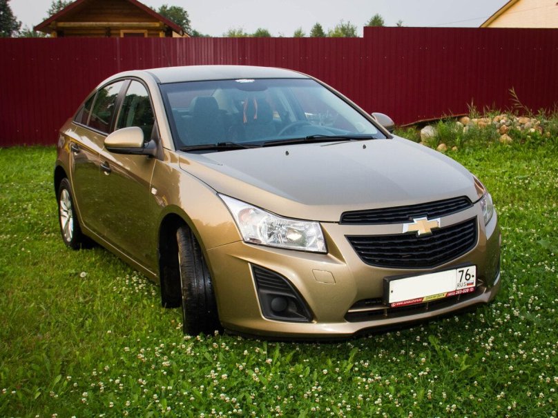 Шевроле Круз 2013 золотистый