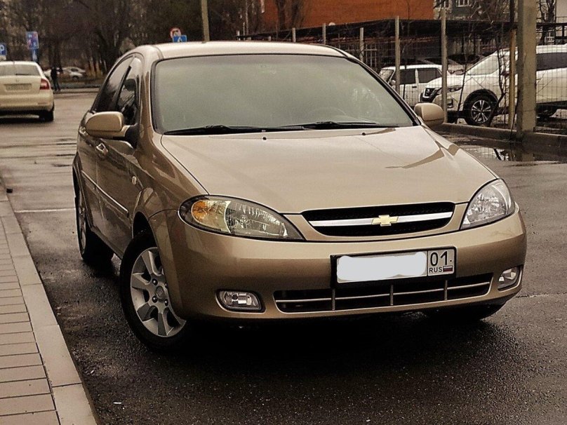 Шевроле Лачетти хэтчбек золотистый