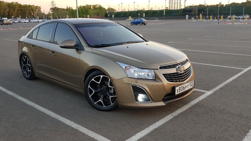 Chevrolet Cruze бежевый
