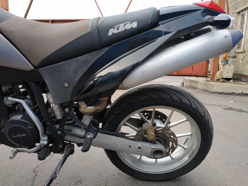 KTM 640 Duke styling