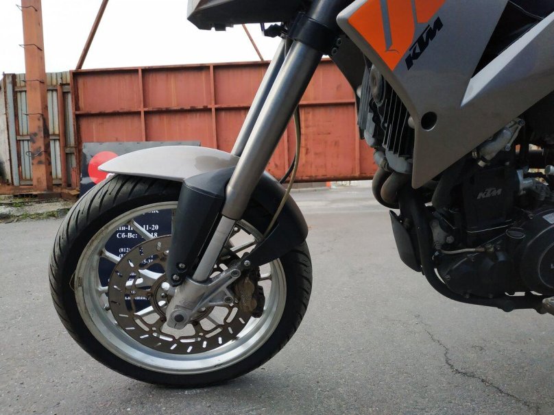 KTM 640 Duke styling