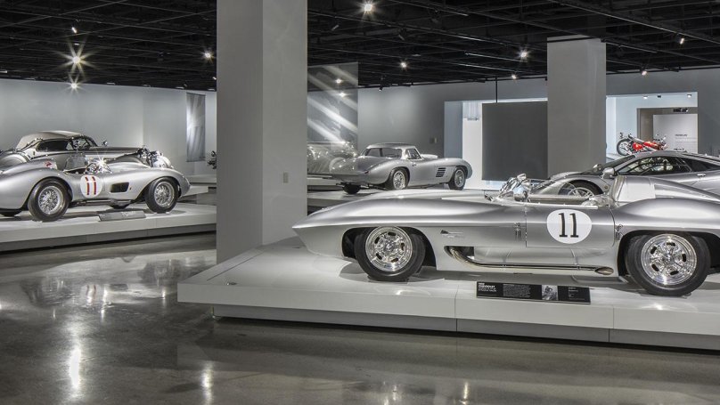 Автомобильный музей Петерсена в Лос Анджелес