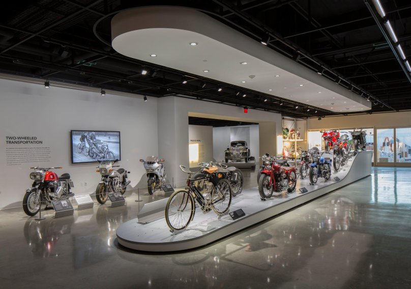 Автомобильный музей Петерсена в Лос Анджелес