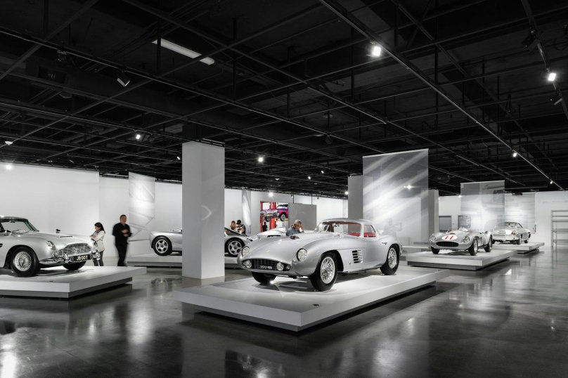 Автомобильный музей Петерсена в Лос Анджелес