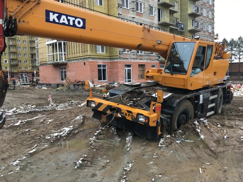 Самоходный кран като SR-300ls