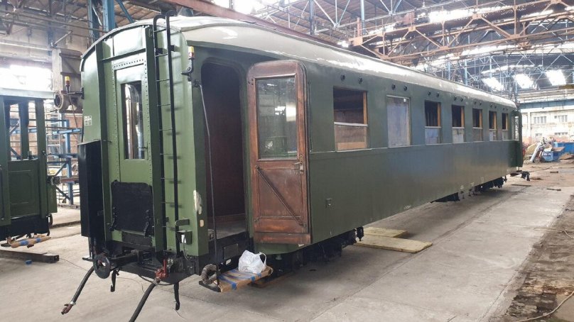 Узкоколейный купейный вагон