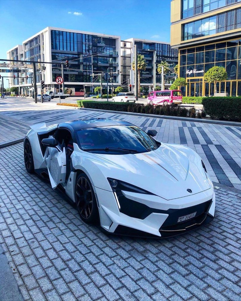 W Motors Fenyr Supersport