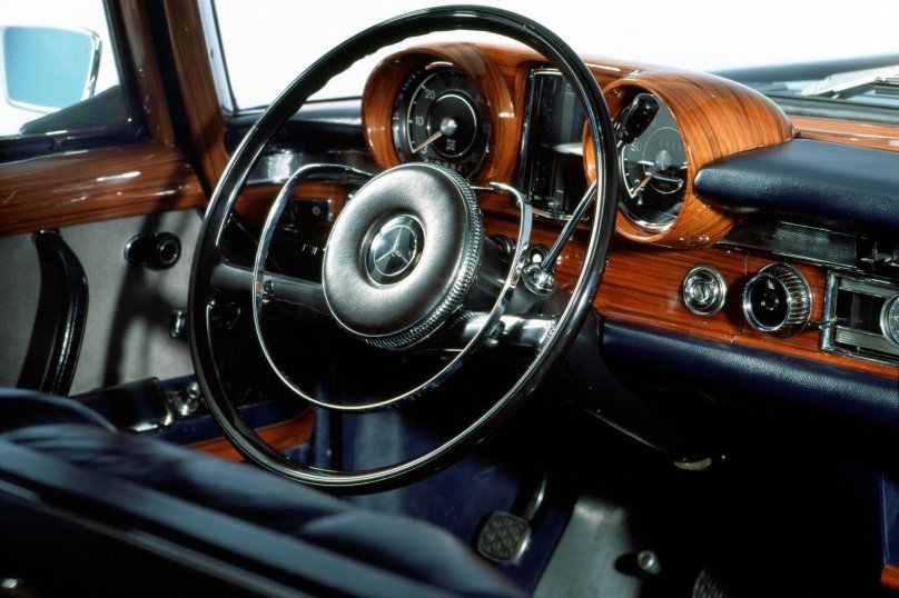 Mercedes-Benz w100 салон