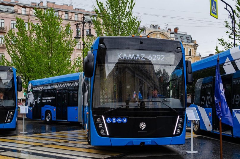 Сочлененный электробус КАМАЗ-6292