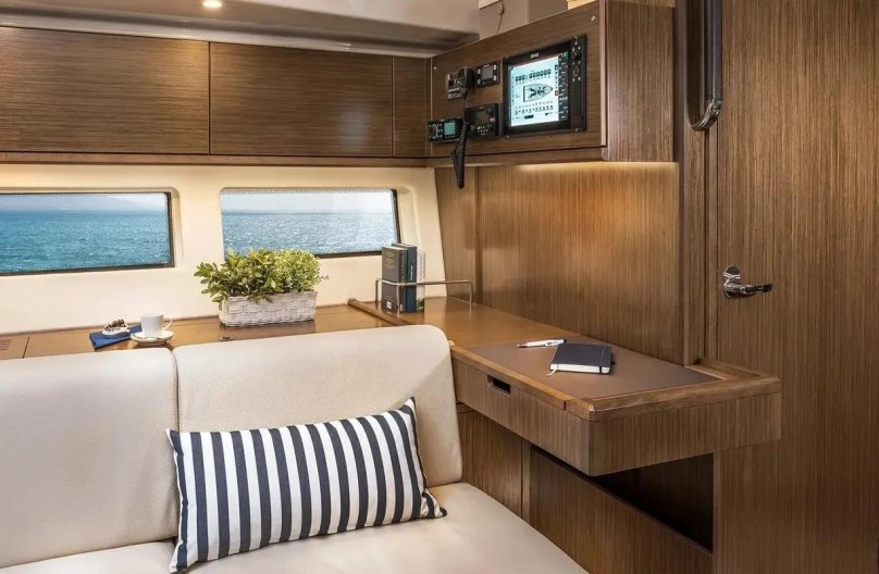 Бавария яхта парусная 57