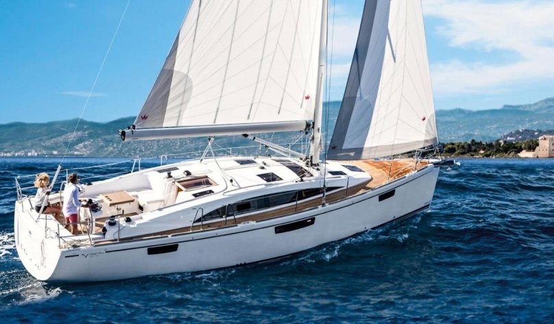 Яхта Bavaria 42
