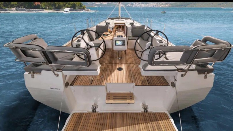 Парусная яхта Бавария 42