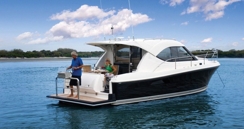 Яхта Riviera 3600