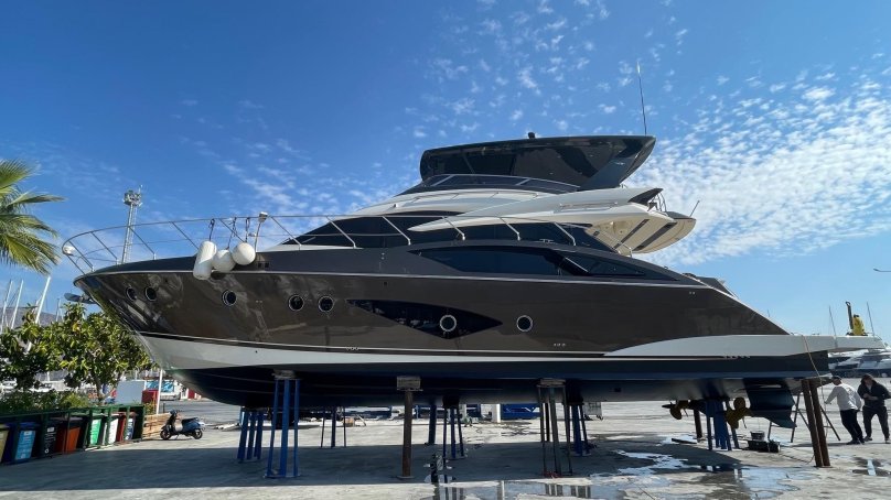 Marquis 630 Sport Yacht