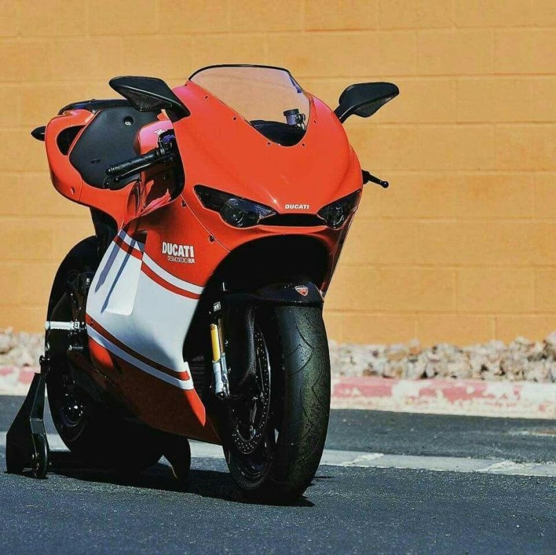 Дукати Desmosedici