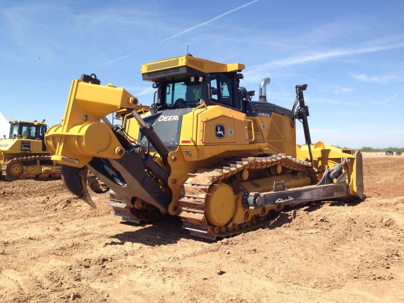 Бульдозер John Deere 1050к