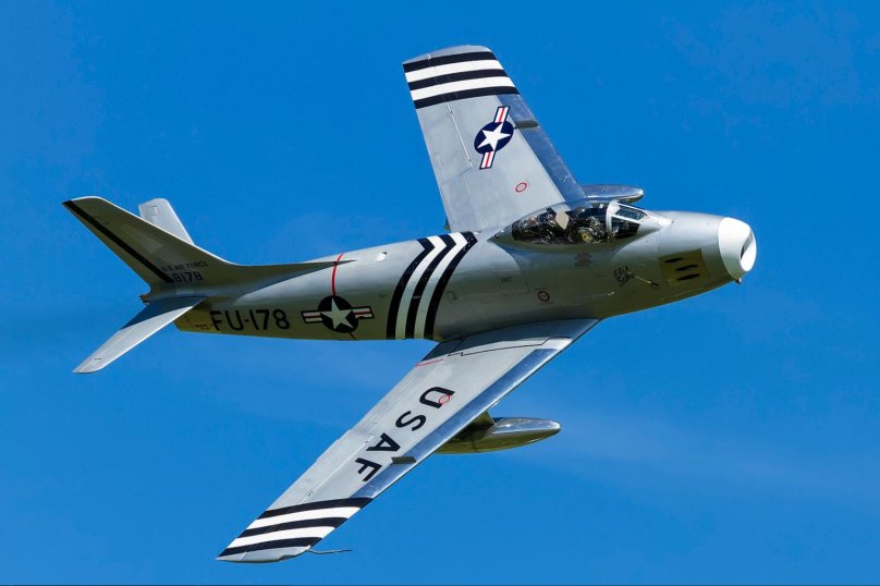 Самолет ф 86 Сейбр