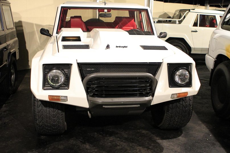 Ламборджини lm001