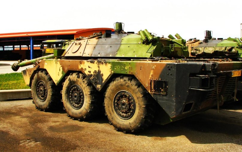 Колесный танк АМХ 10