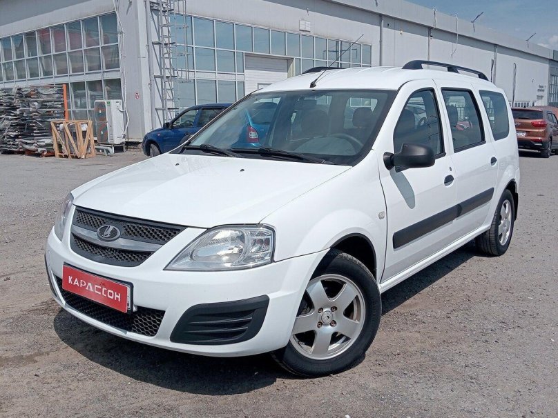 Лада Ларгус белая 2015