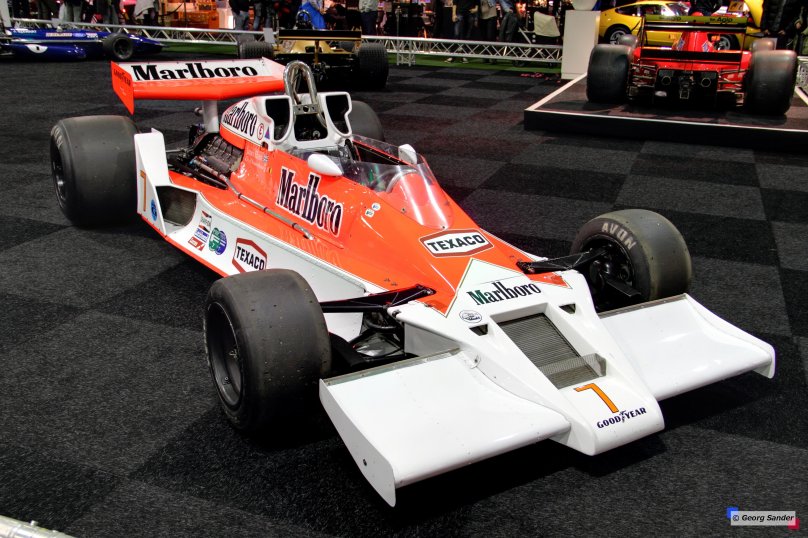 Мальборо гоночная машина