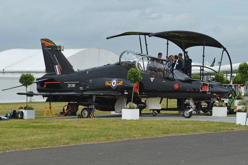 Самолет Hawk t2