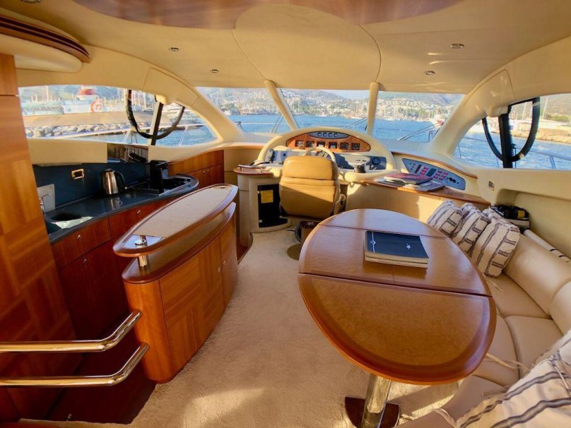 Моторная яхта Азимут 55