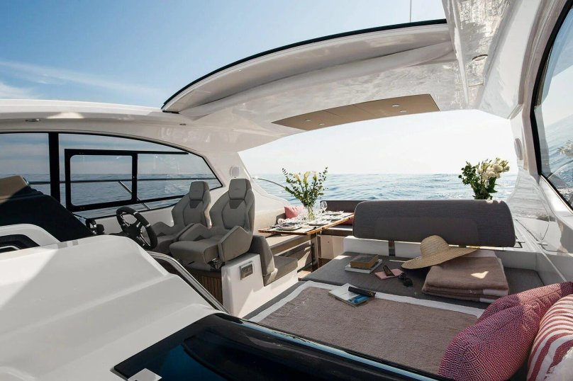 Катер Azimut Atlantis