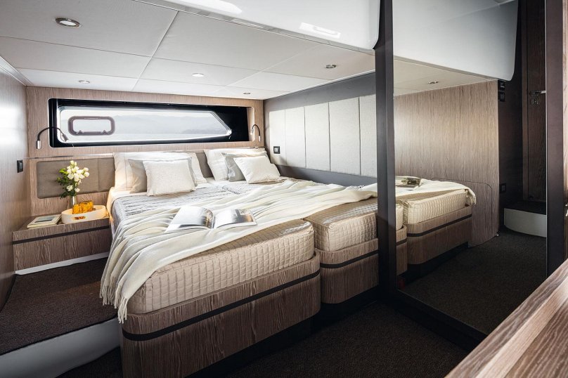 Azimut Atlantis 43 - 1920x1080