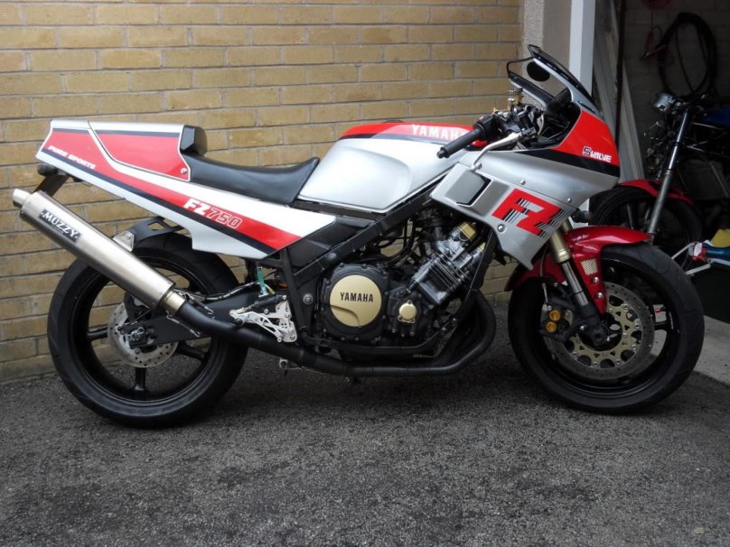 Yamaha FZ 750 без пластика