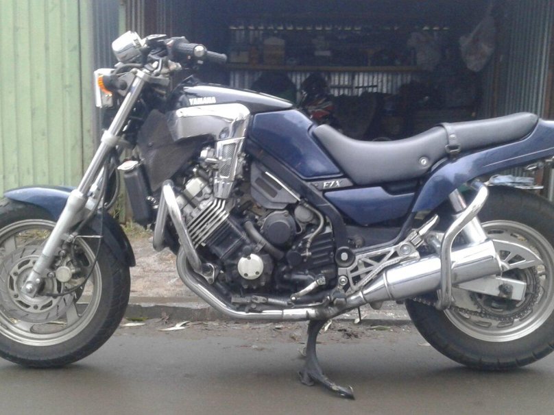 Yamaha FZX 750