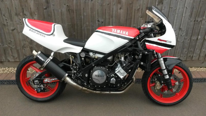 Yamaha FZ 750 кафе рейсер