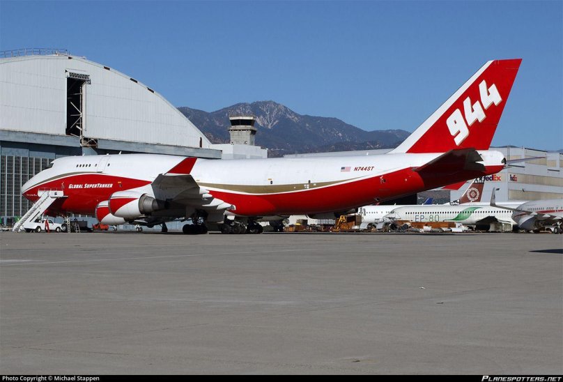 Boeing 747 Supertanker