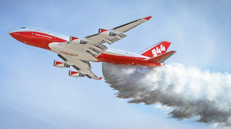 Boeing 747 Supertanker