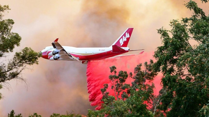 Боинг 747 Супертанкер