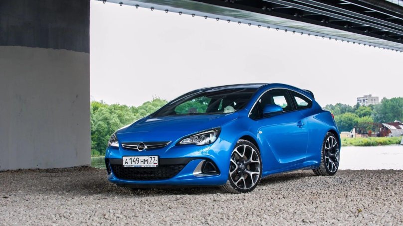 Opel Astra OPC 2013