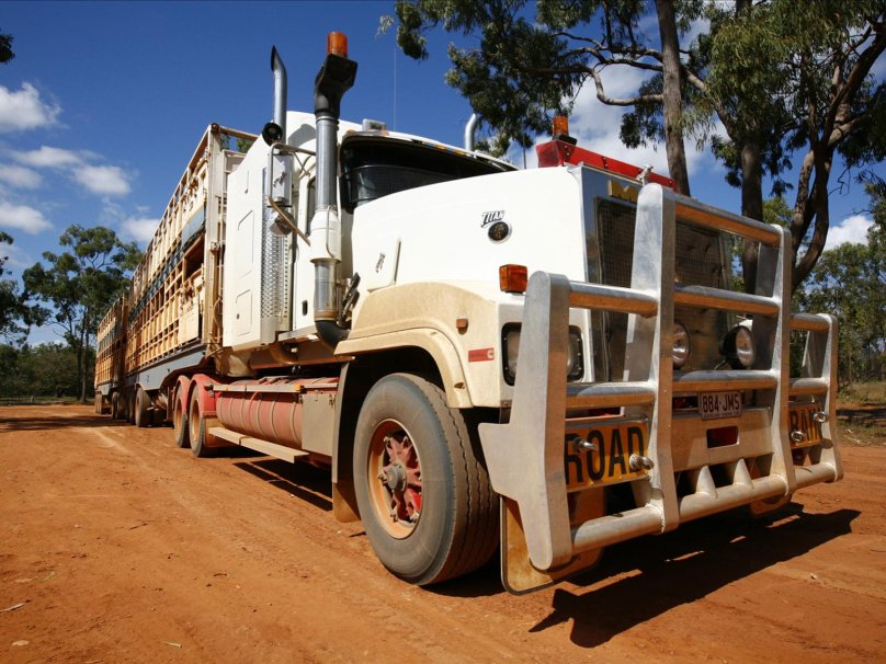 Тягач Mack Titan