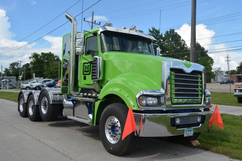 Седельный тягач Mack