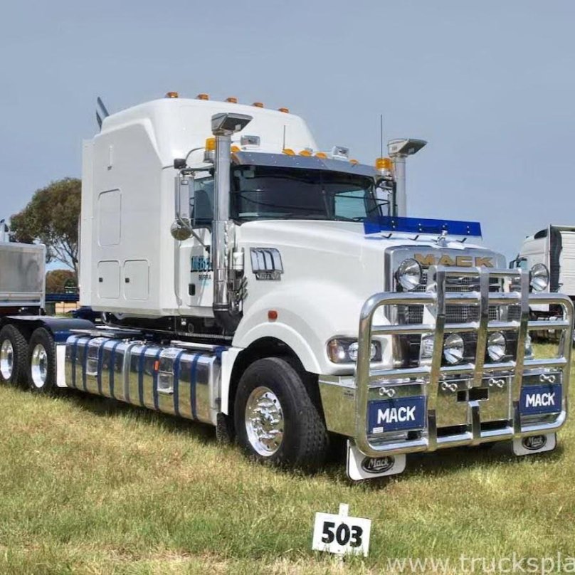 Mack Titan 10