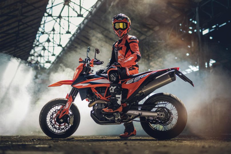 КТМ 690 Supermoto