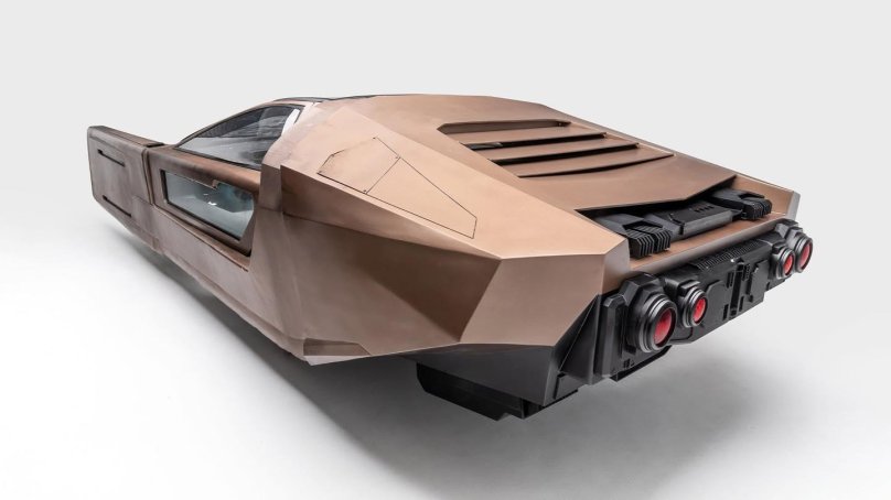 Бегущий по лезвию 2049