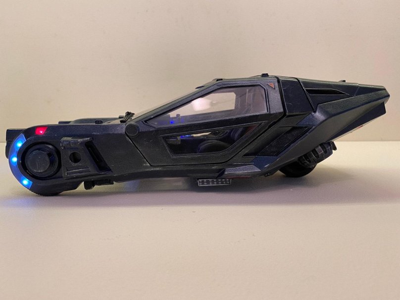 Бегущий по лезвию 2049