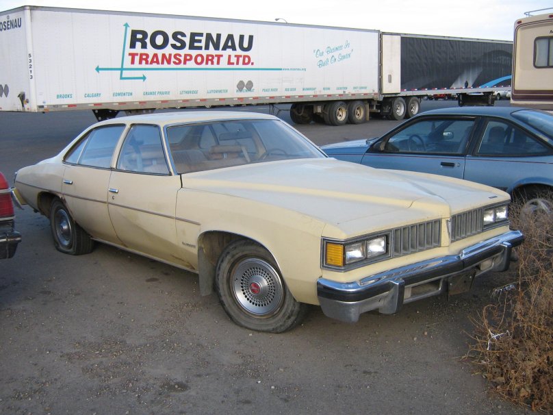 Pontiac sedan 1977